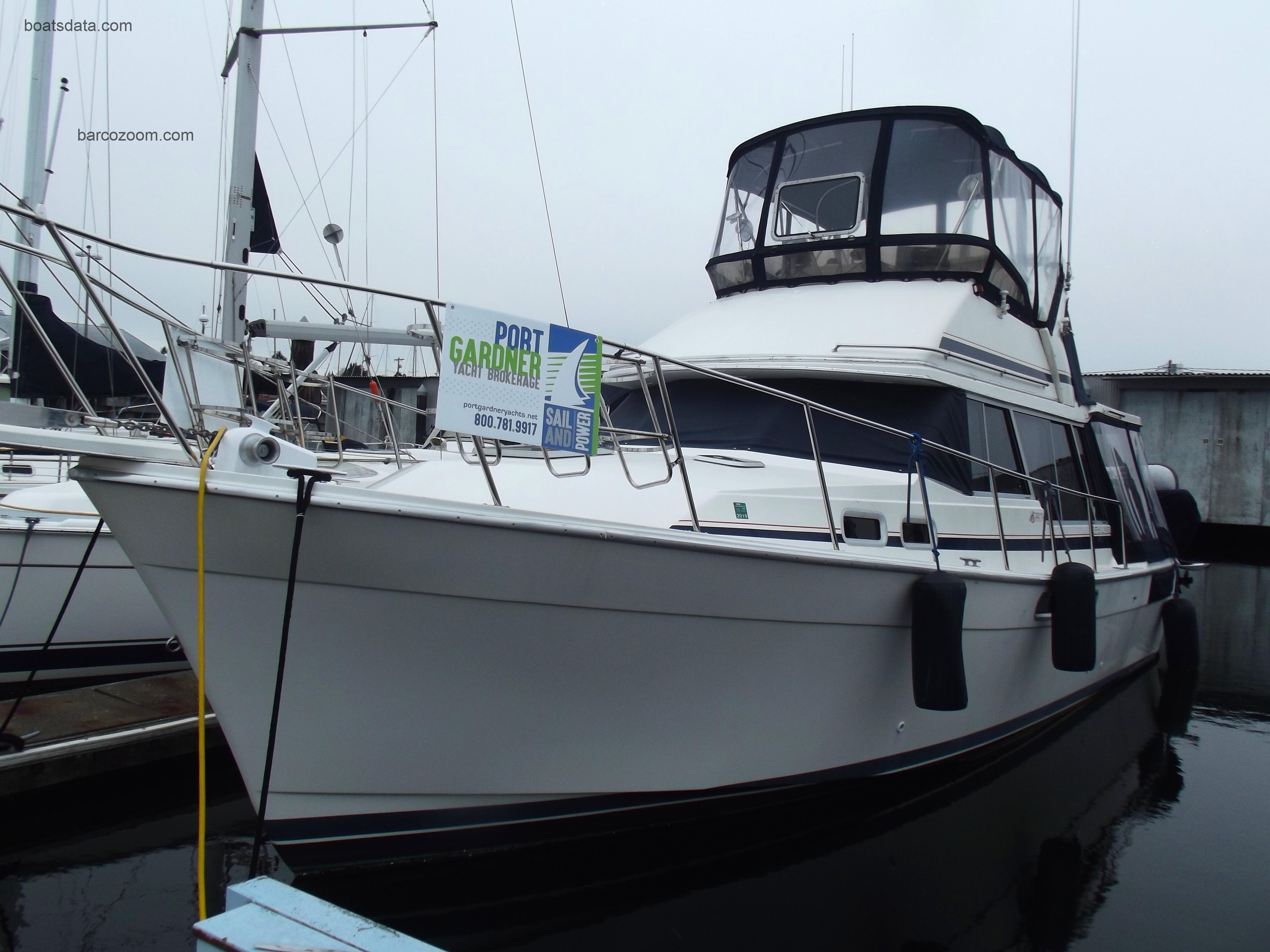 Bayliner 32 Motoryacht ficha tecnica 