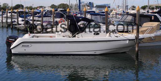 Boston Whaler 280 Conquest ficha tecnica 